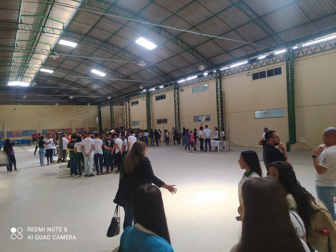 Malbatemática no Ceará 15 várias pessoas reunidas no campus da instituição