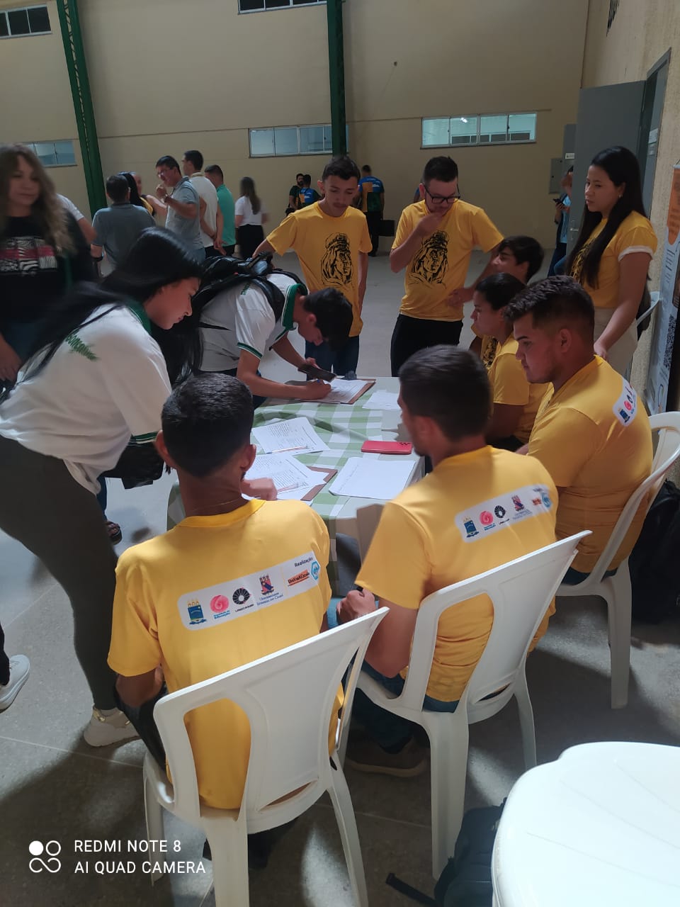 Principais Momentos do Dia da Matemática Malbatemática no Ceará 17 alunos sentado em rodas realizando atividades