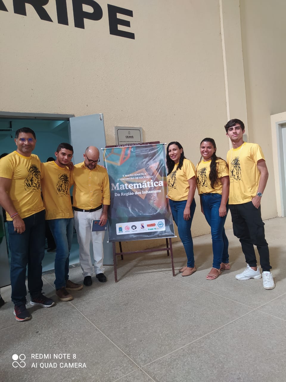 Malbatemática no Ceará 26 alunos e professores com cartaz do evento na Região de Inahmuns
