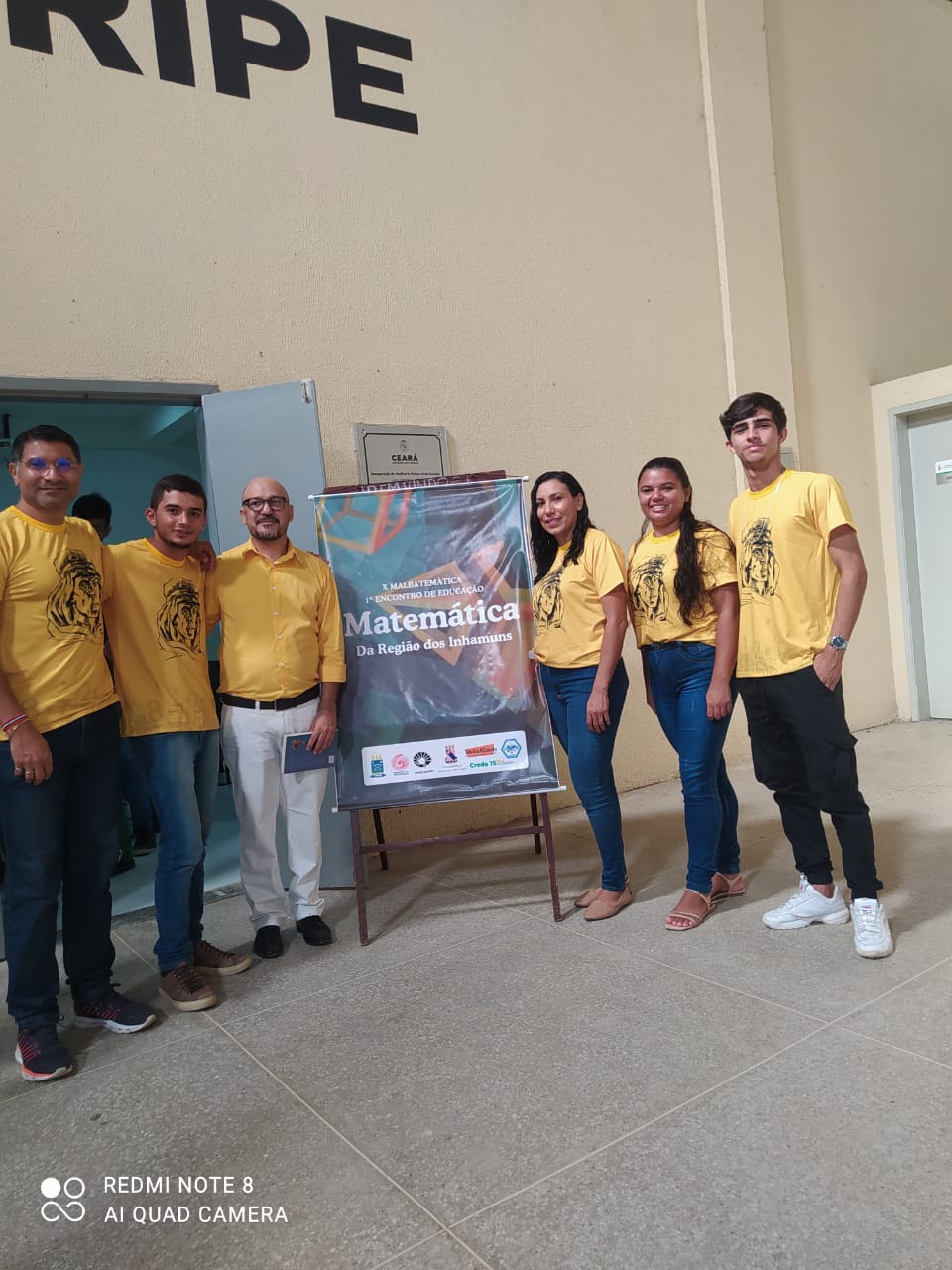 Malbatemática no Ceará 29 alunos e professores com cartaz do evento na Região de Inahmuns