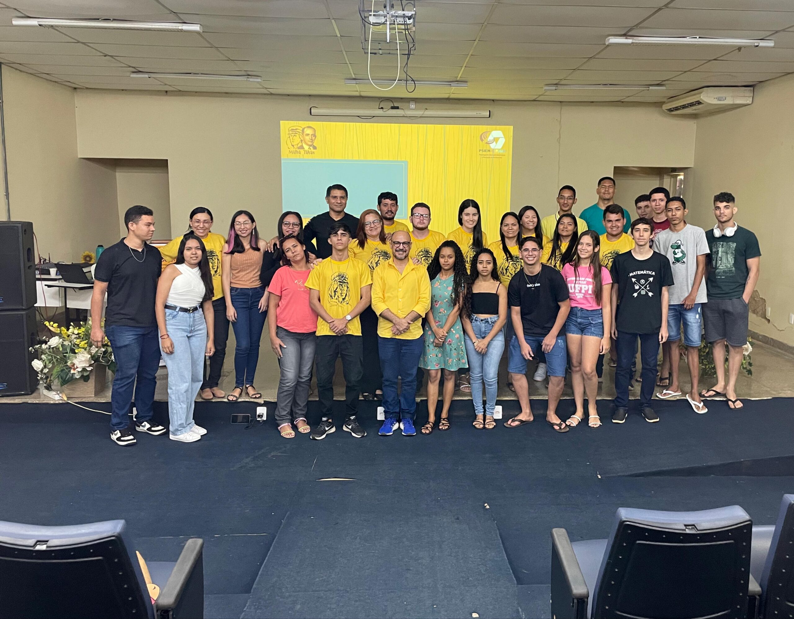 Principais Momentos do Dia da Matemática Malbatemática Piauí Participantes reunidos
